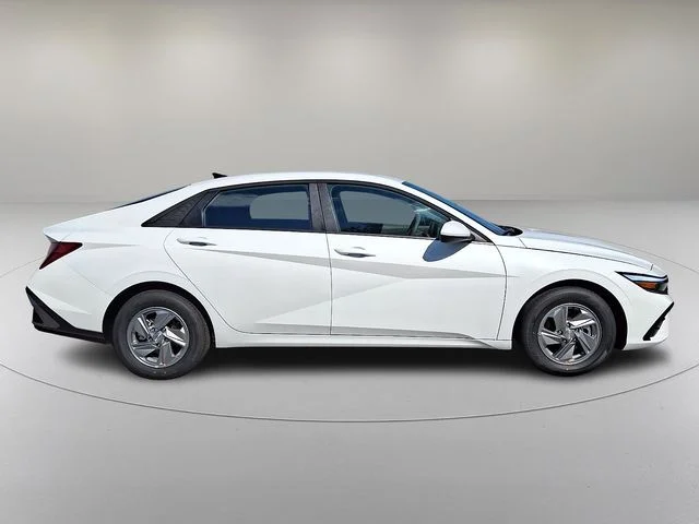 New 2026 White Hyundai SE image 5