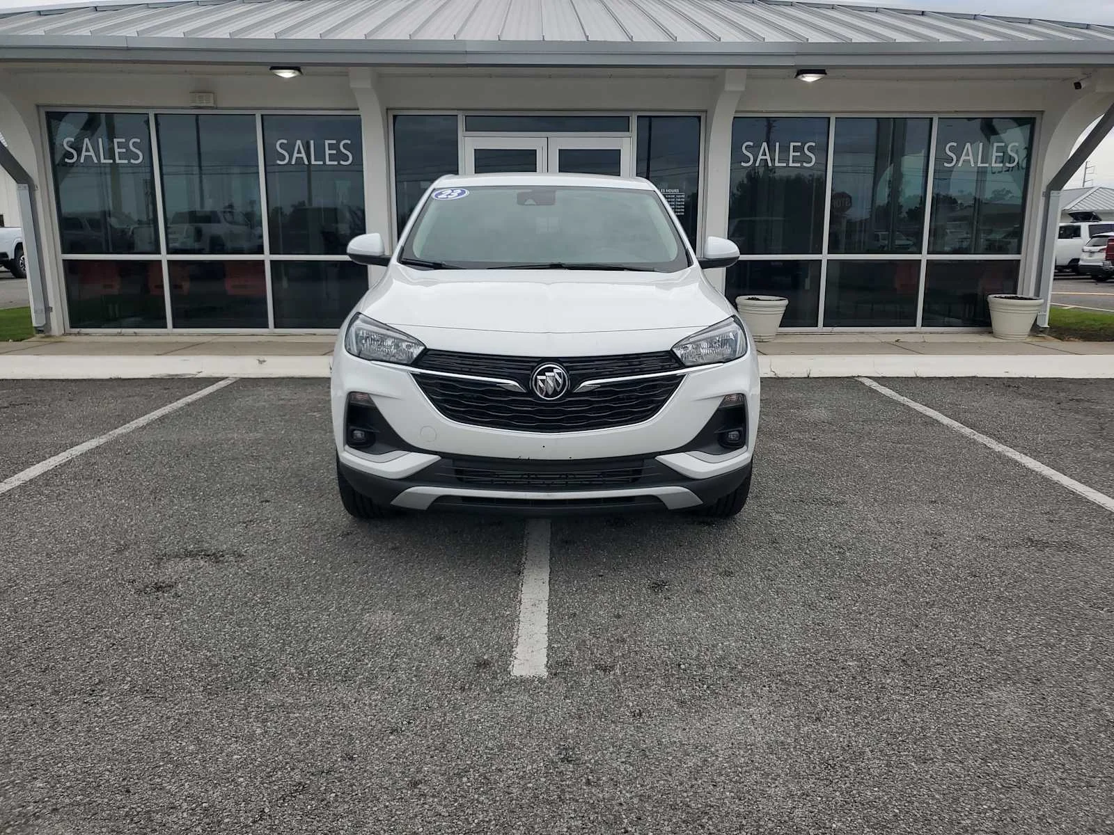 Used 2023 SUMMIT WHITE Buick Preferred image 10
