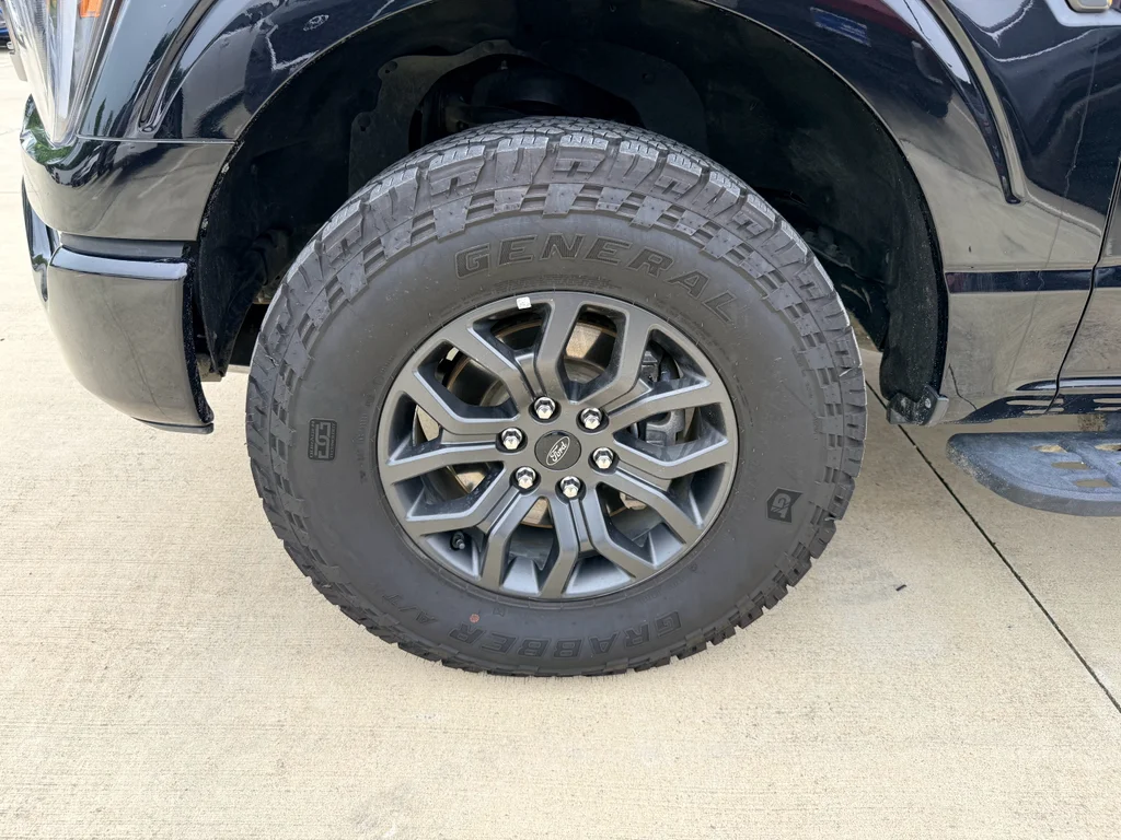 Used 2023 Agate Black Metallic Ford Tremor image 31