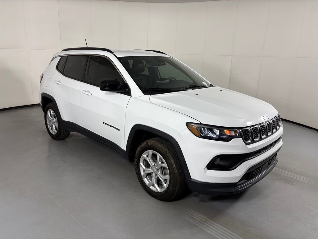 Used 2024 White Jeep Latitude image 2