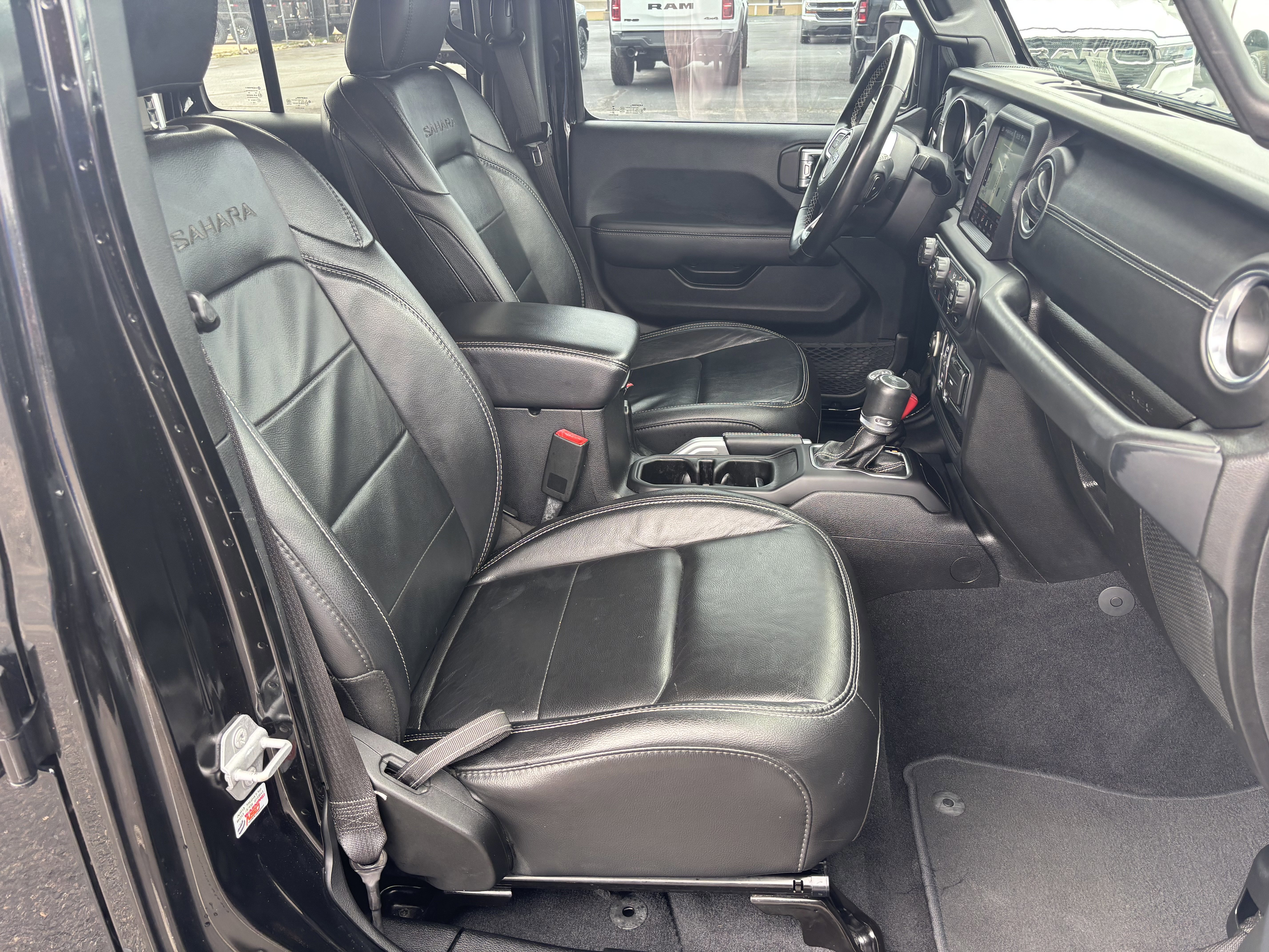 Used 2019 Black Clearcoat Jeep Sahara image 26