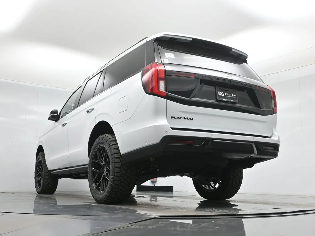 New 2025 Oxford White Ford Platinum image 48