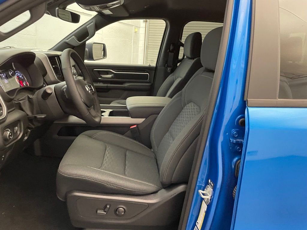 New 2026 Hydro Blue Pearl-Coat Exterior Paint RAM Big Horn/Lone Star image 15