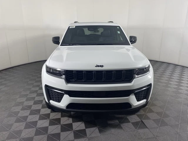 New 2026 Bright White Clear-Coat Exterior Paint Jeep Limited image 14