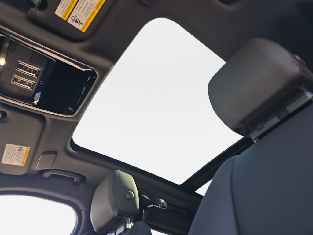 New 2026 Fuji White Land Rover Dynamic SE image 30