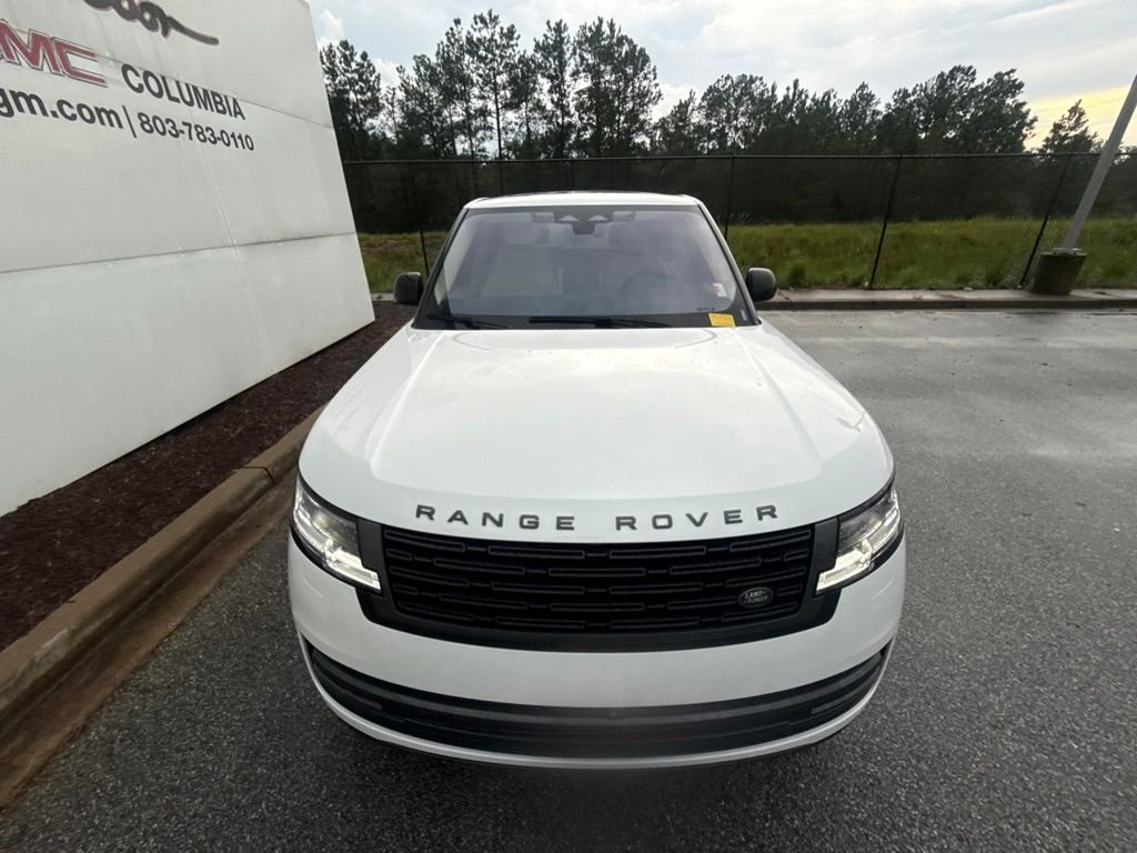 Used 2023 White Land Rover SE image 2