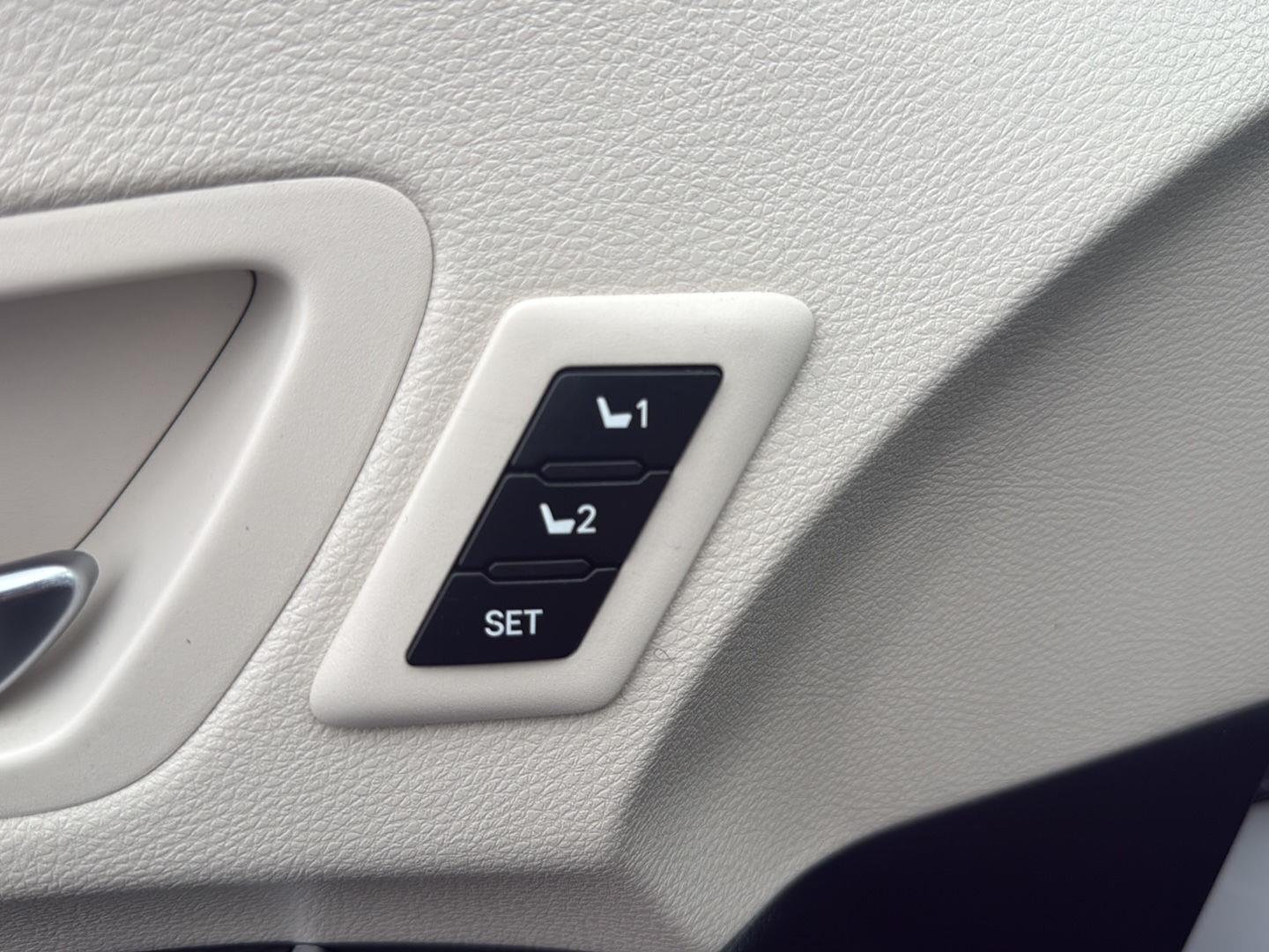 Used 2022 Windchill Pearl Toyota Platinum 7-Passenger image 9