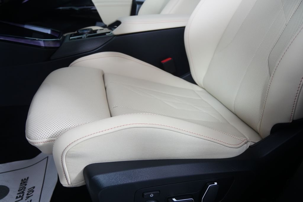Used 2026 Mineral White Metallic BMW 30 xDrive image 9