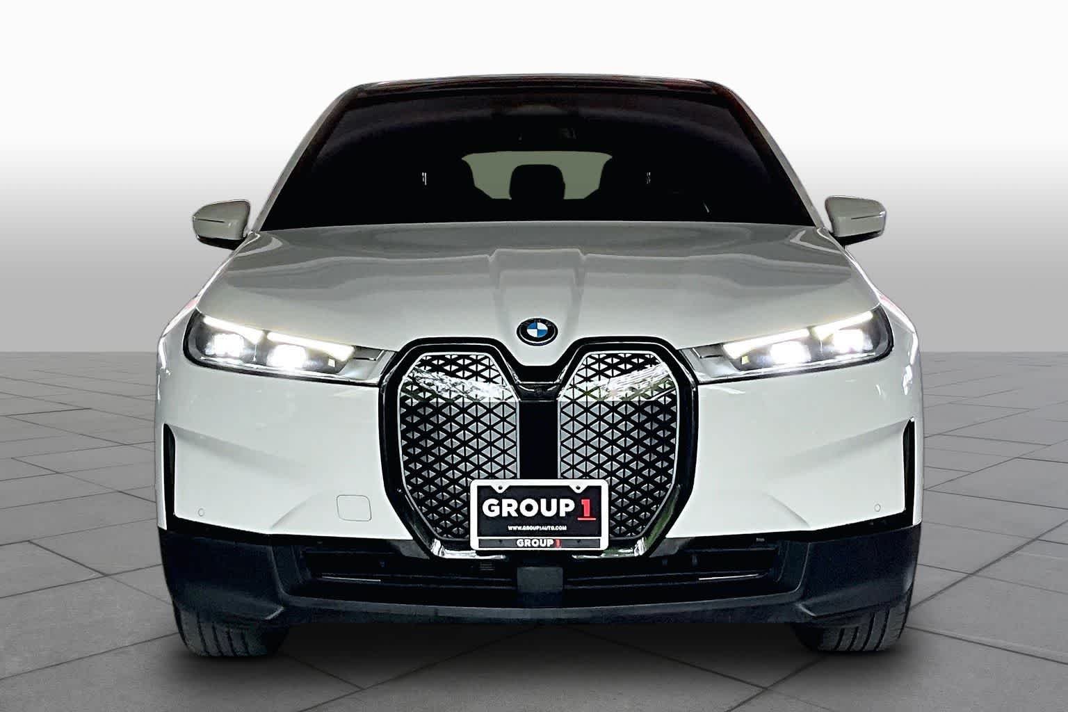 Used 2024 Alpine White BMW xDrive50 image 3