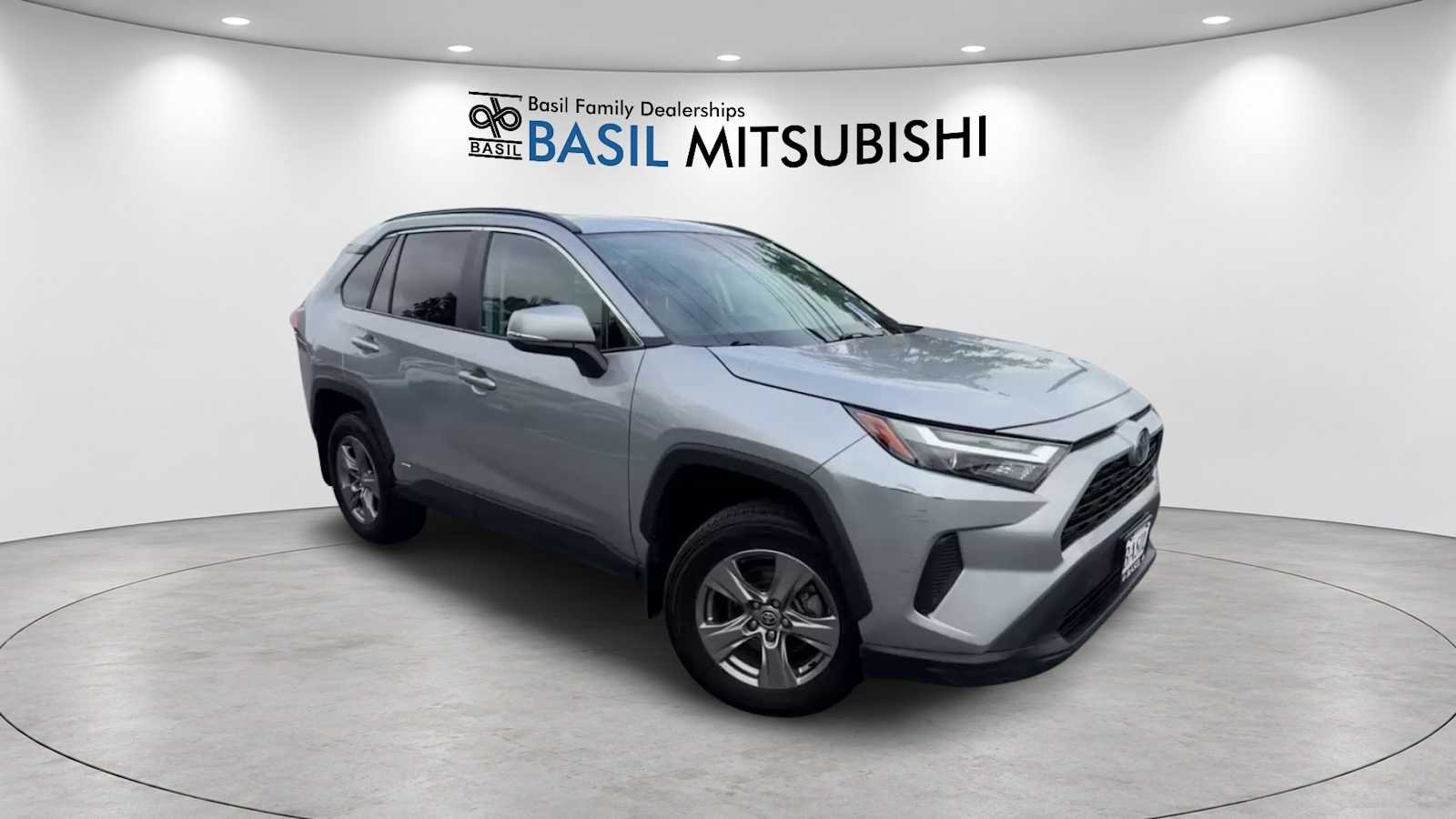 Used 2024 Silver Sky Metallic Toyota Hybrid XLE image 11