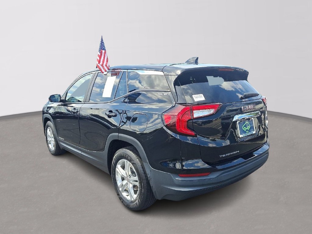 Used 2022 EBONY TWILIGHT METALLIC GMC SLE image 4
