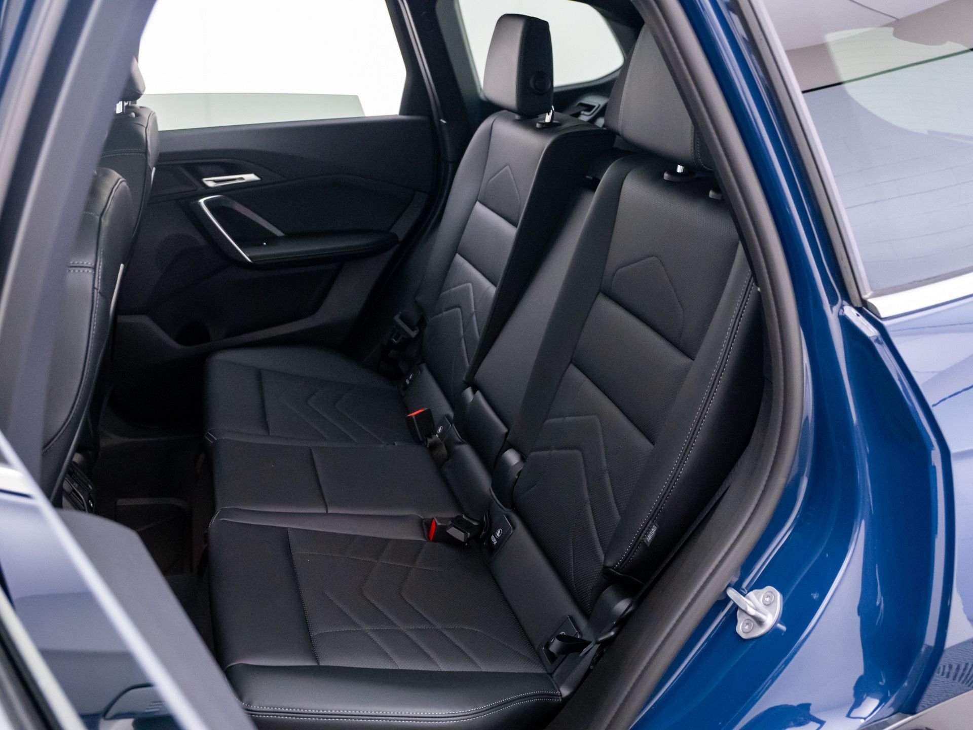 New 2026 Night Dusk Blue Metallic BMW xDrive28i image 17
