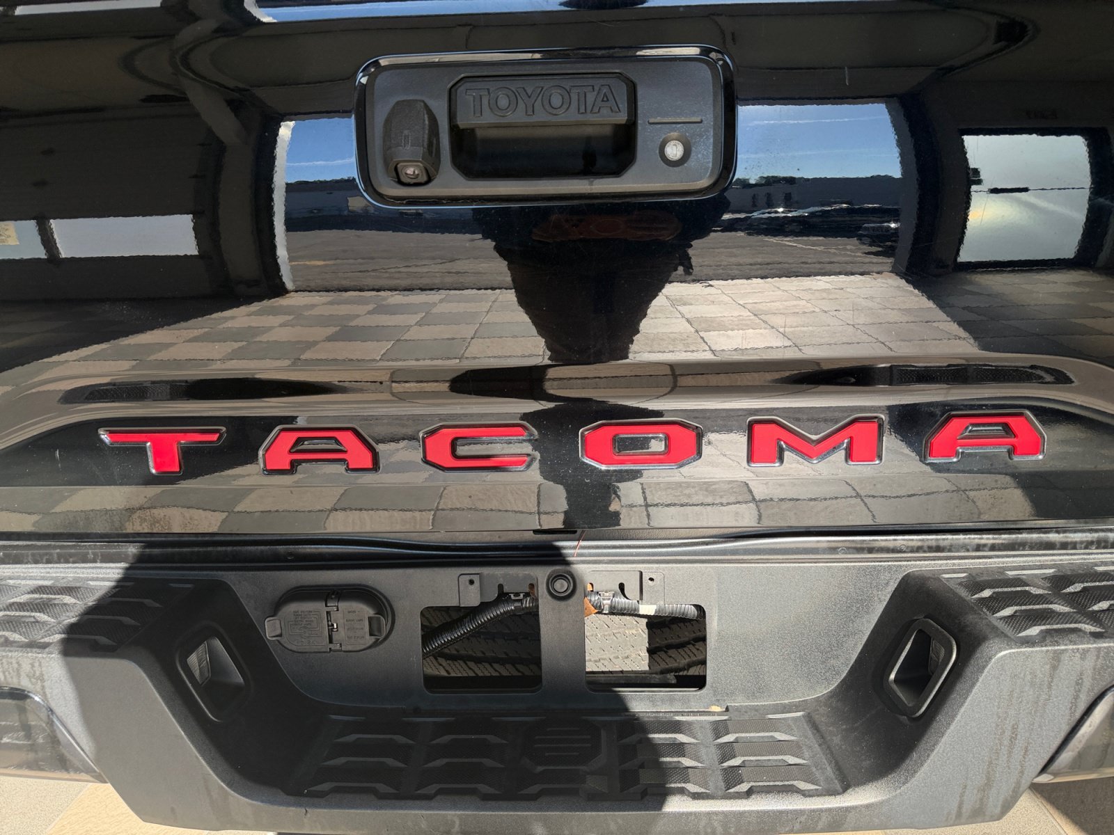 Used 2018 Midnight Black Metallic Toyota SR image 36