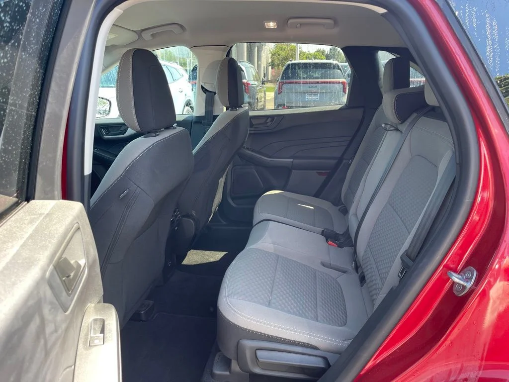 Used 2022 Rapid Red Metallic Tinted Clearcoat Ford SE image 11