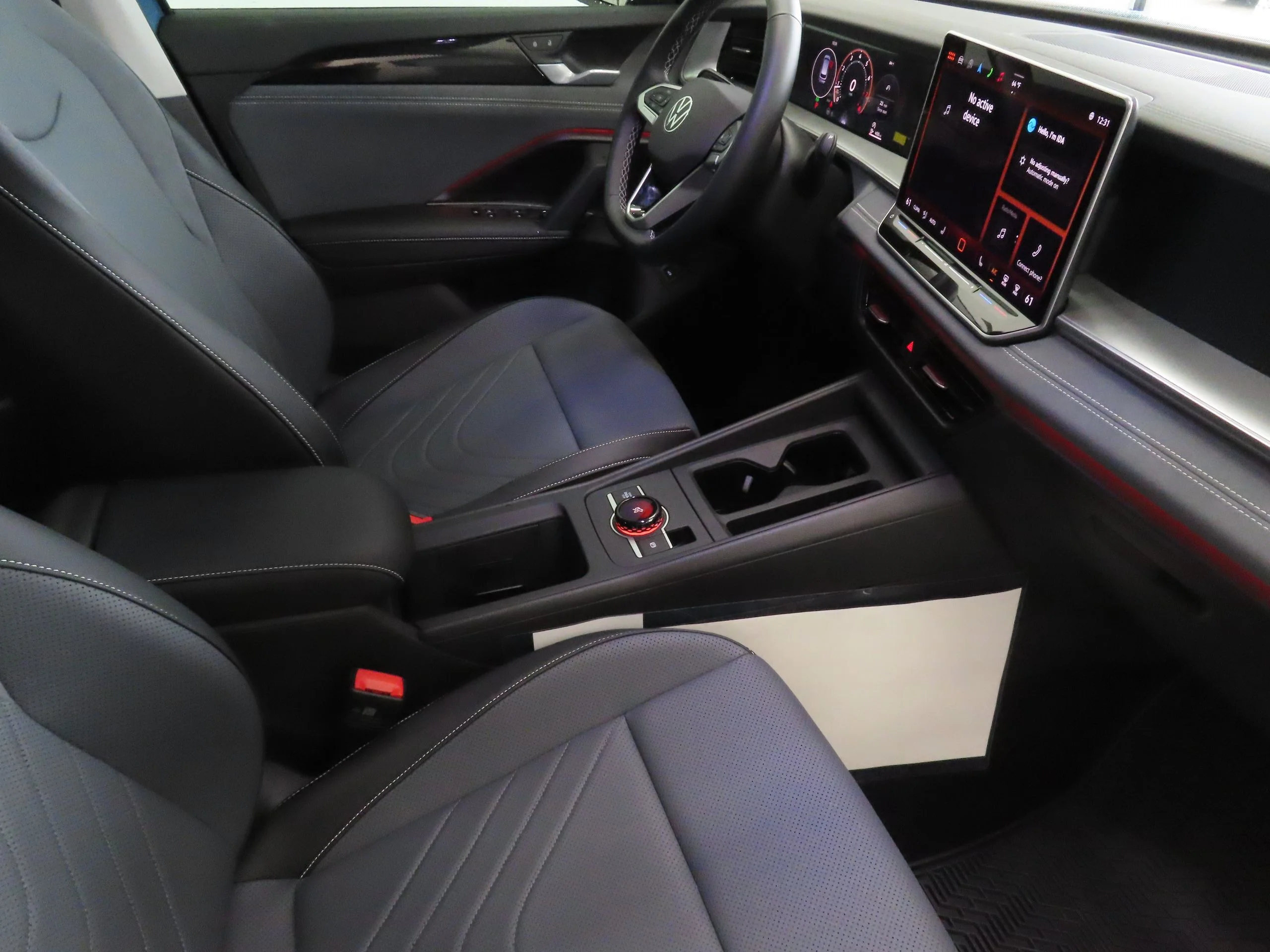 2025 Volkswagen Tiguan SE - Photo 23