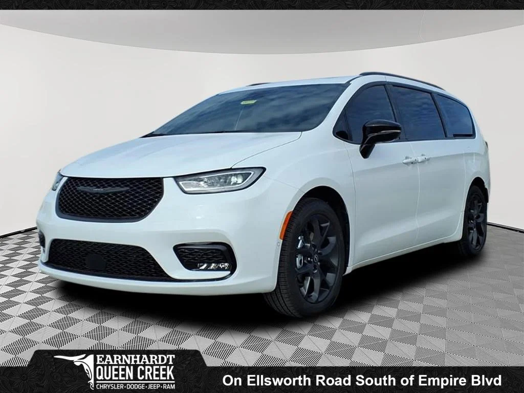2026 Chrysler Pacifica Limited's photo