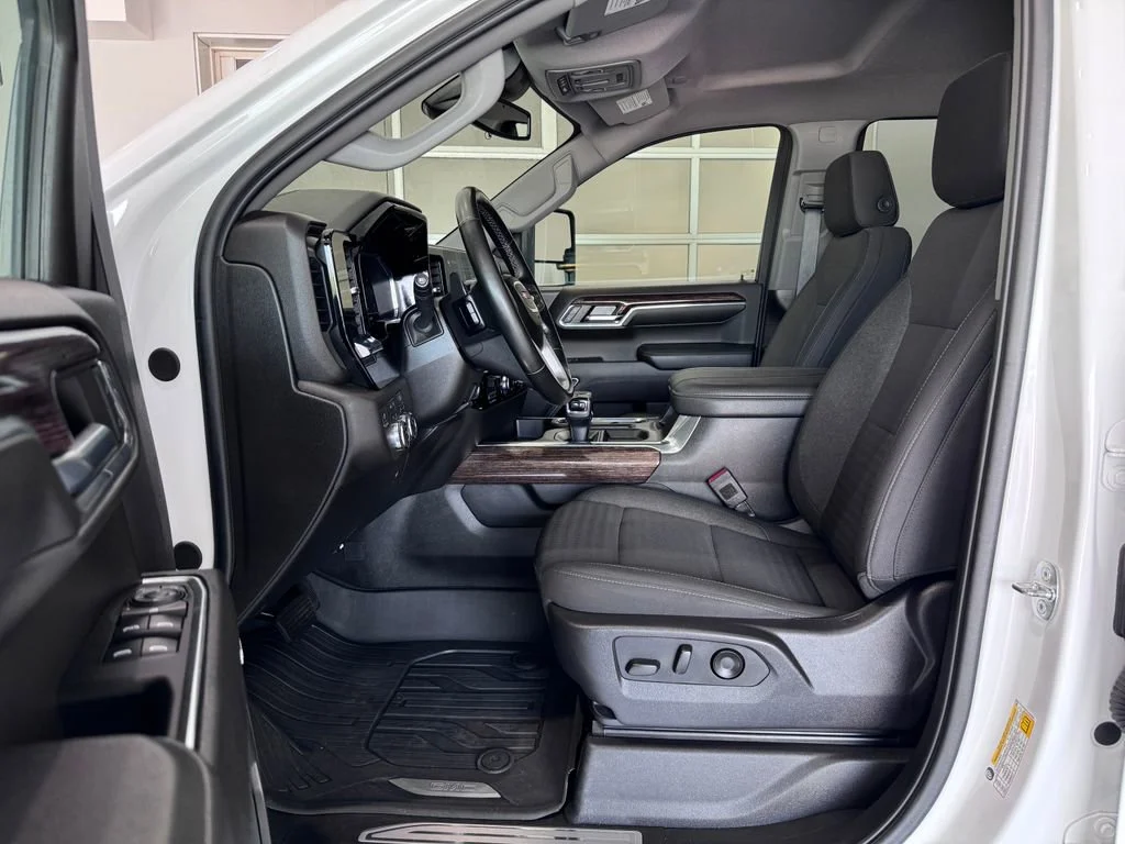 Used 2024 Summit White GMC Elevation image 13