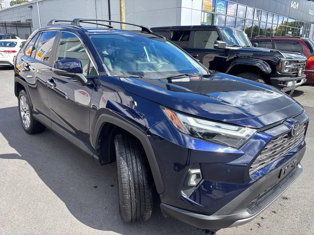Used 2023  Toyota Limited image 7