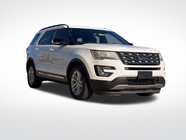 Used 2016 White Platinum Clearcoat Metallic Ford XLT image 3