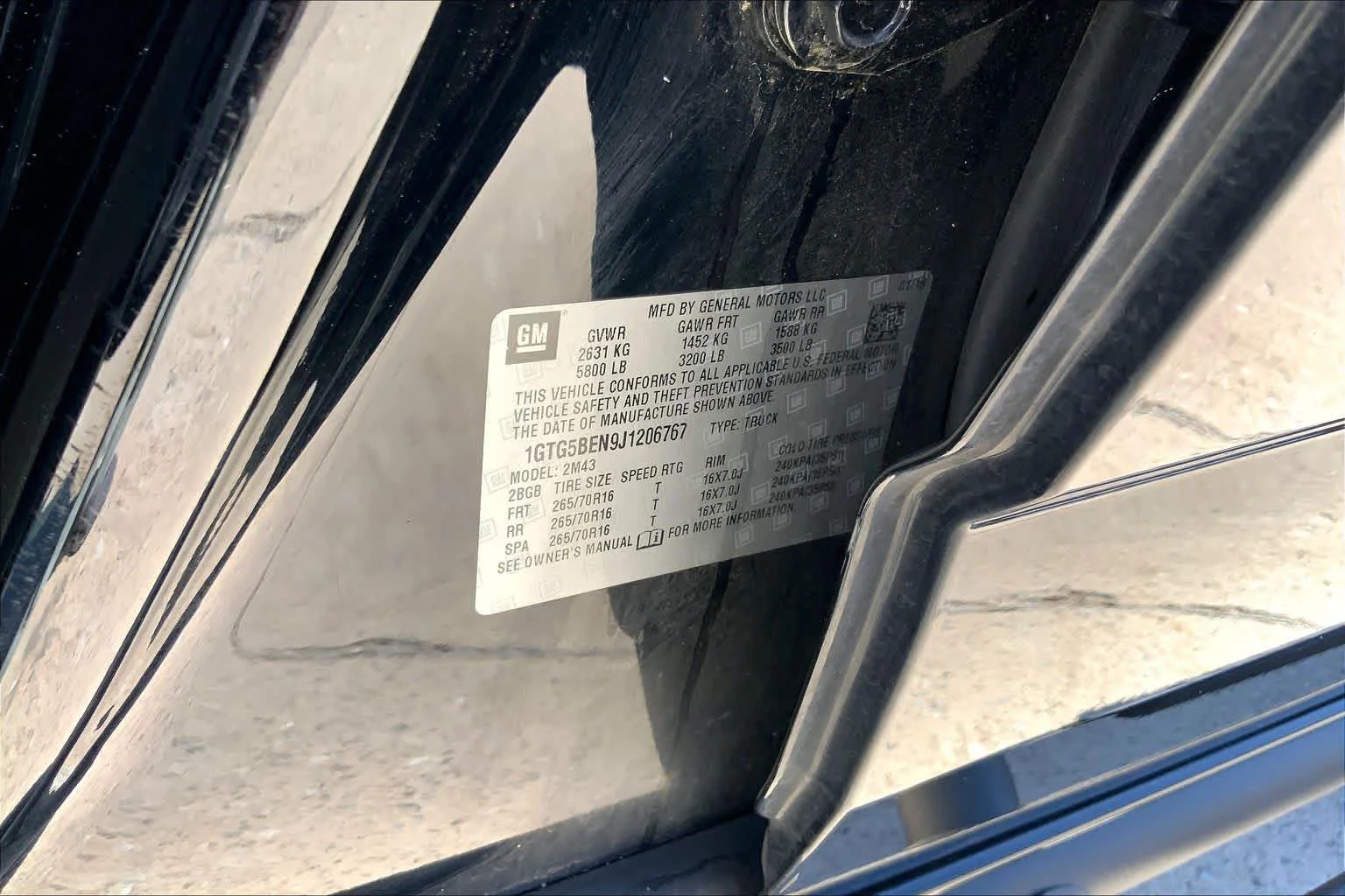 Used 2018 ONYX BLACK GMC 2WD image 33