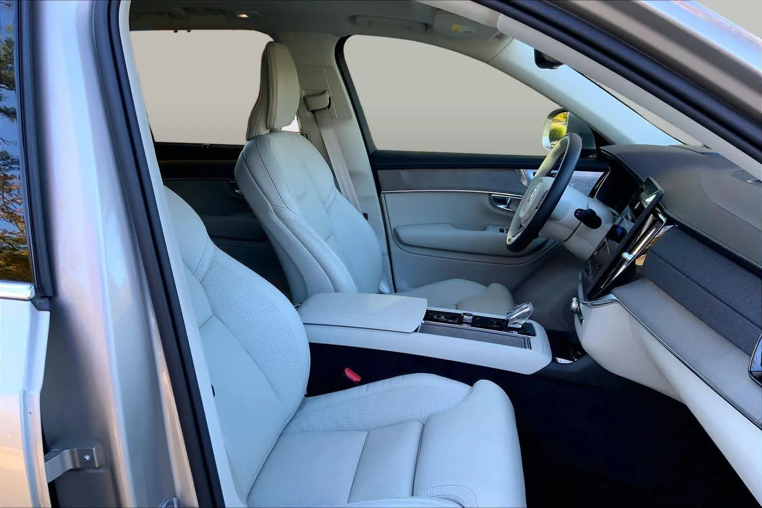 Used 2026 Bright Dusk Metallic Volvo Ultra image 7