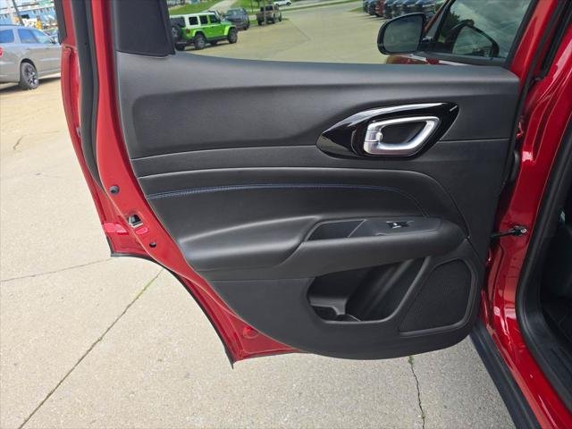 New 2026 Red Hot Pearl-Coat Exterior Paint Jeep Latitude image 14