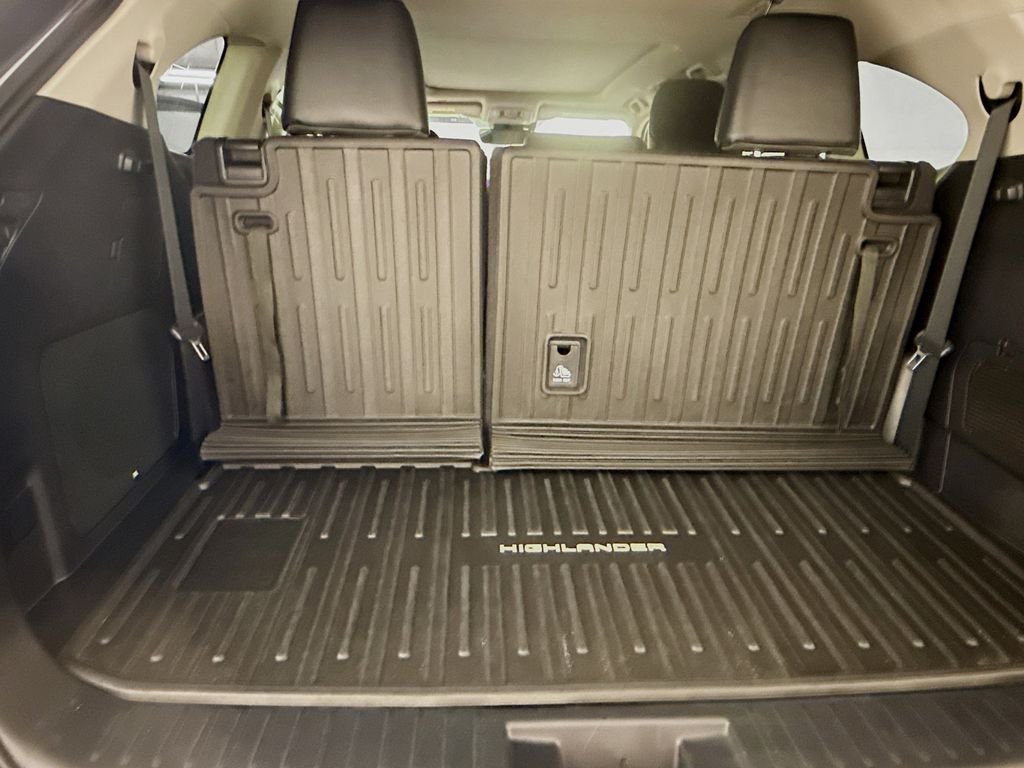 Used 2023 Magnetic Gray Metallic Toyota Platinum image 28