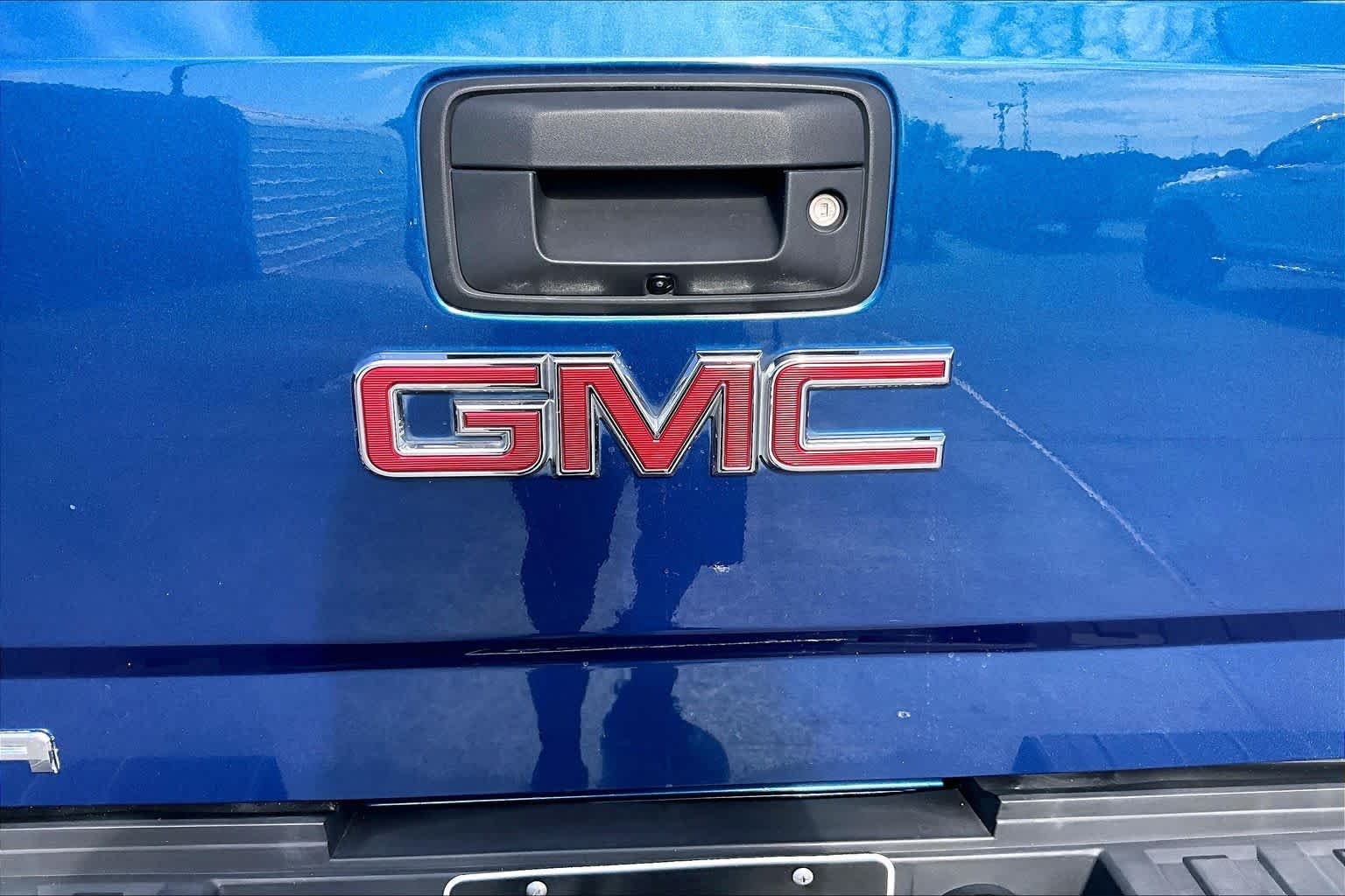 Used 2016 Stone Blue Metallic GMC Denali image 9