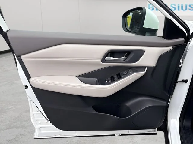 Used 2023 White Nissan SV image 9