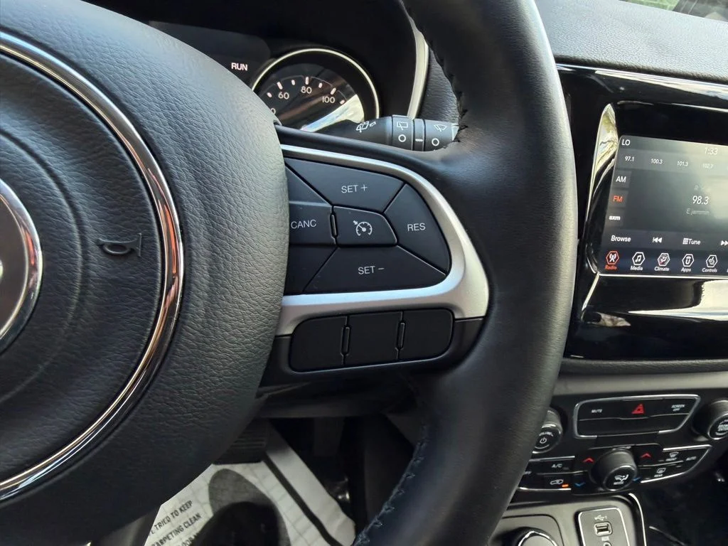 Used 2019 White Jeep Latitude image 16