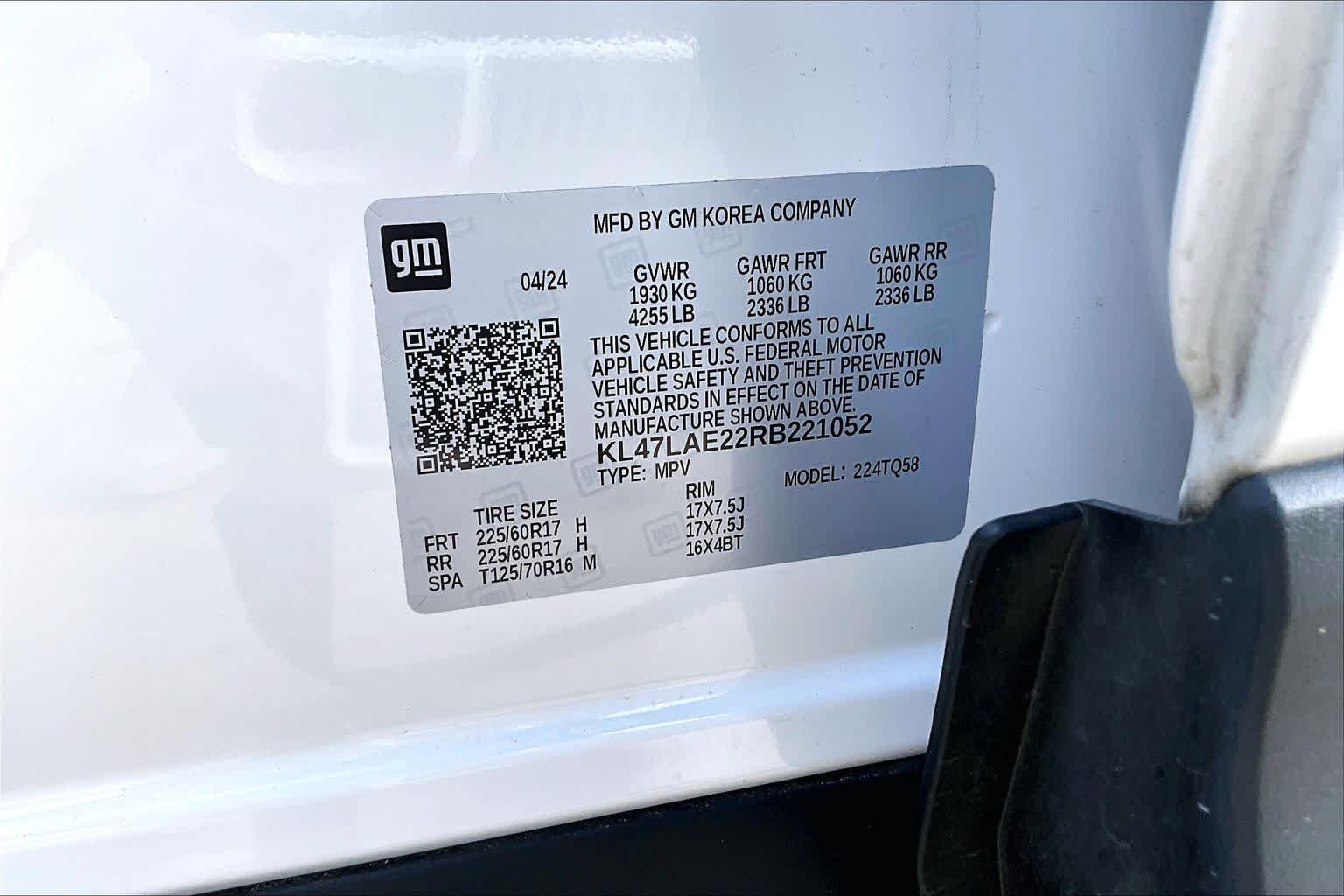 Used 2024 White Frost Tricoat Buick Preferred image 36
