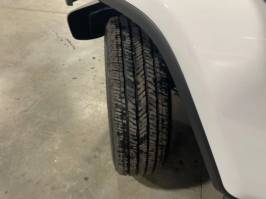 New 2026 Bright White Clear-Coat Exterior Paint Jeep Sahara image 38
