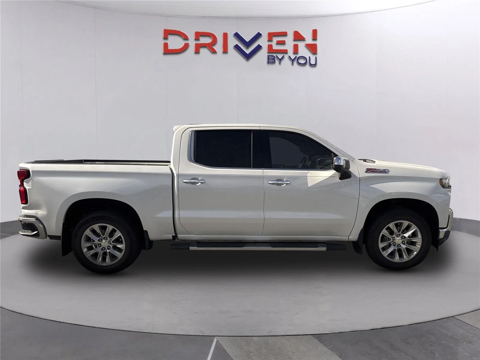 Used 2019 IRIDESCENT PEARL TRICOAT Chevrolet LTZ image 3