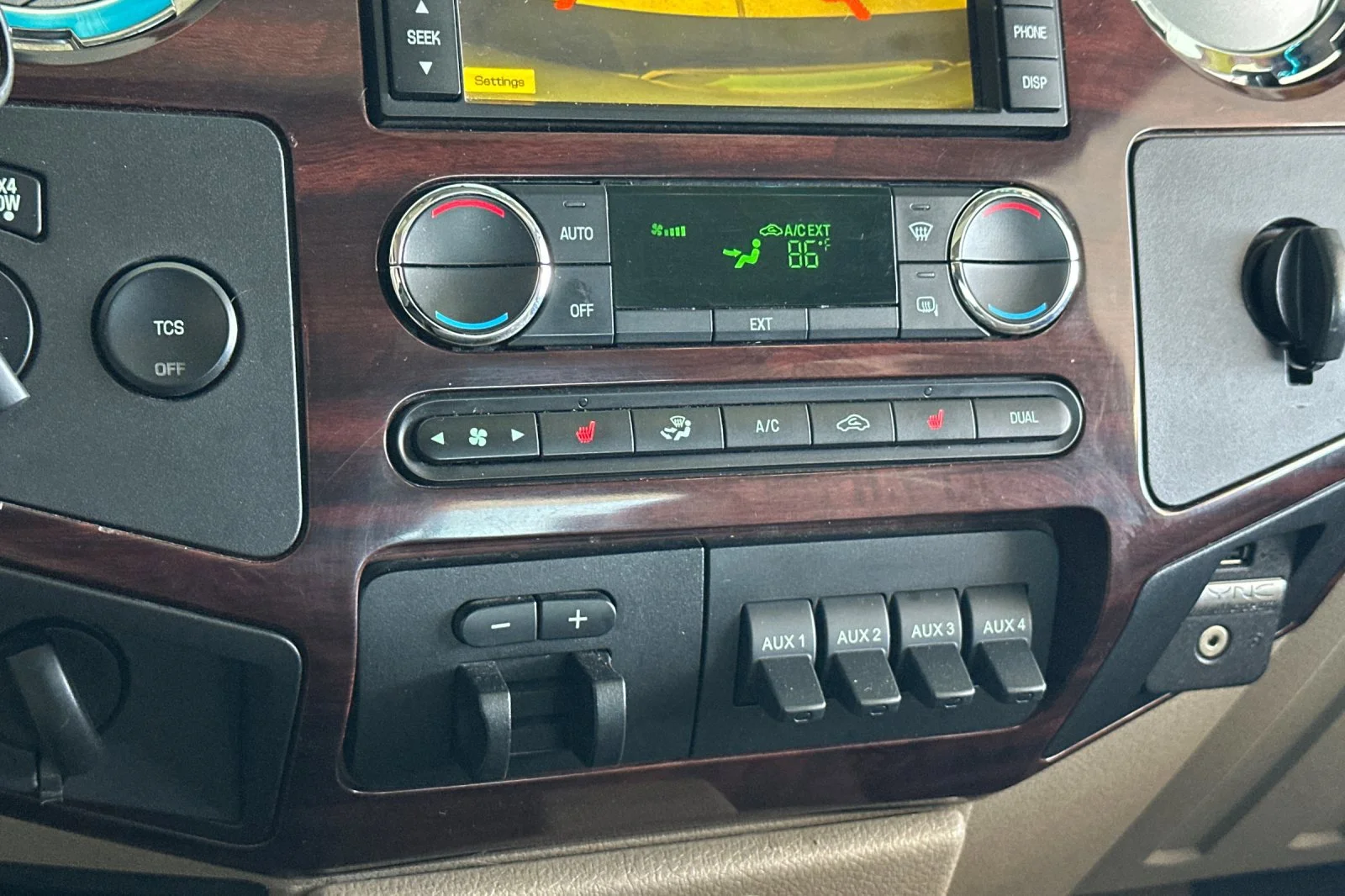 Used 2010 White Ford  image 20