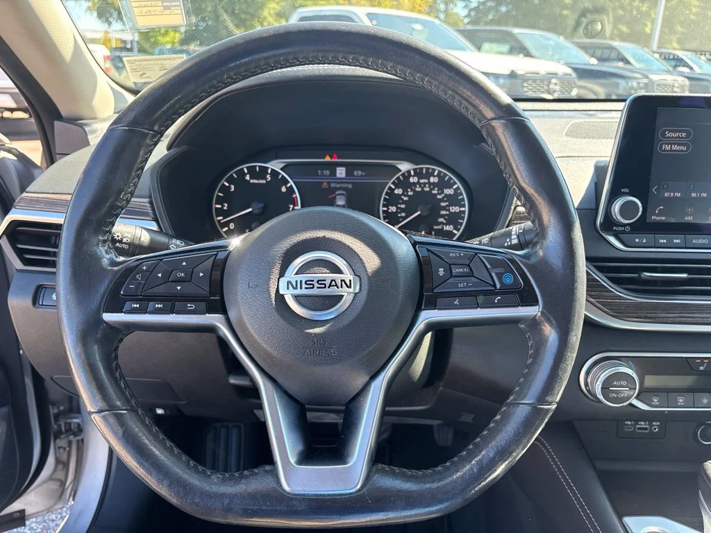 Used 2022 Silver Nissan 2.5 SL image 9