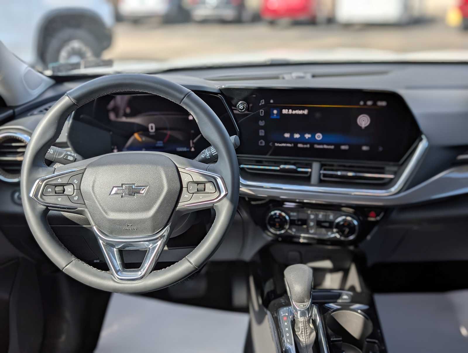 Used 2024 Summit White Chevrolet ACTIV image 5