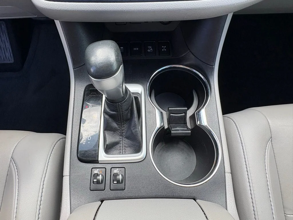 Used 2019 Predawn Gray Mica Toyota XLE image 21