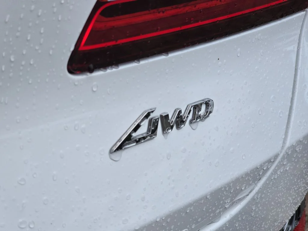 New 2026 White Genesis 2.5T Select image 7