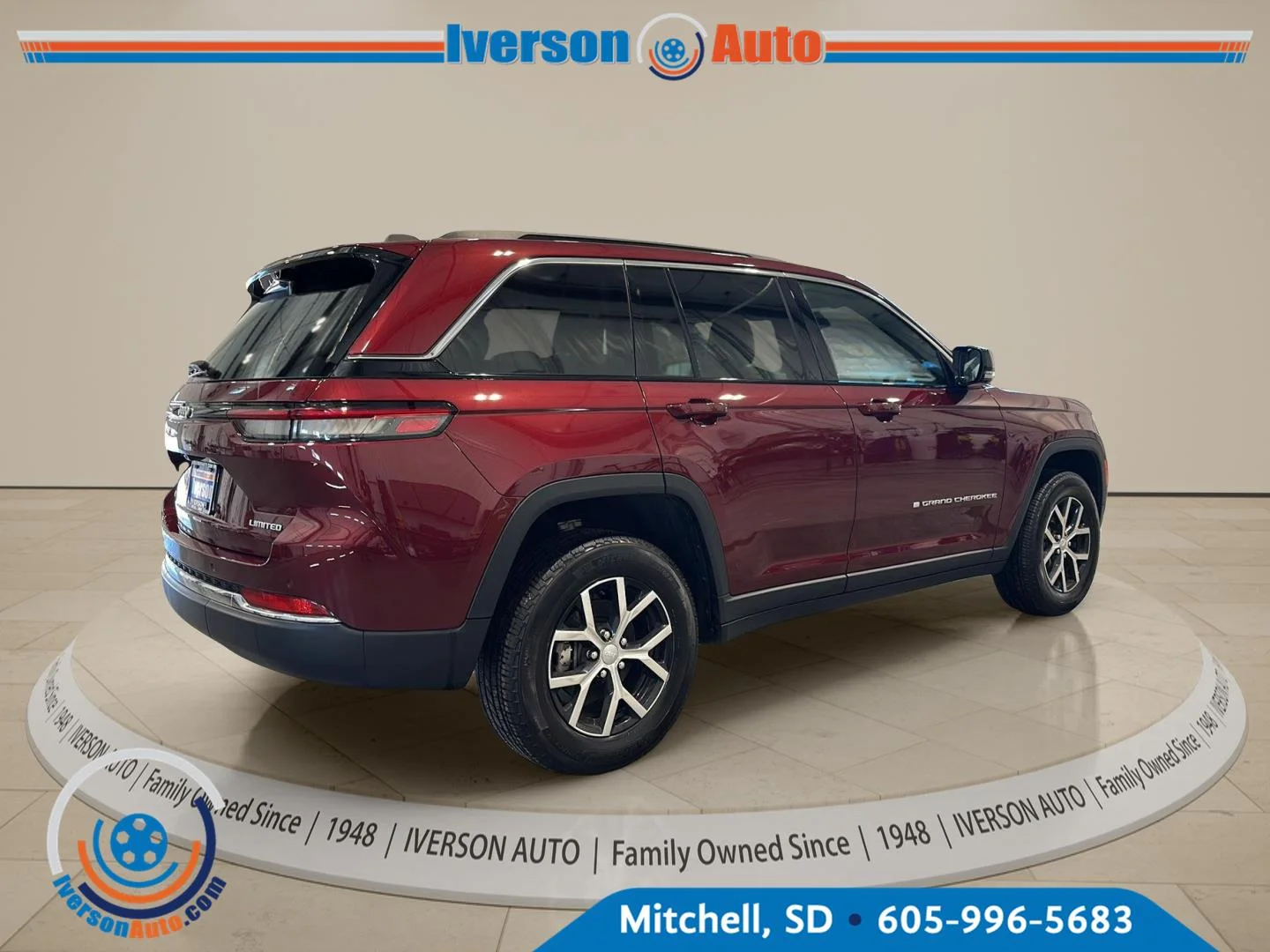 Used 2025 Velvet Red Pearlcoat Jeep Limited image 7