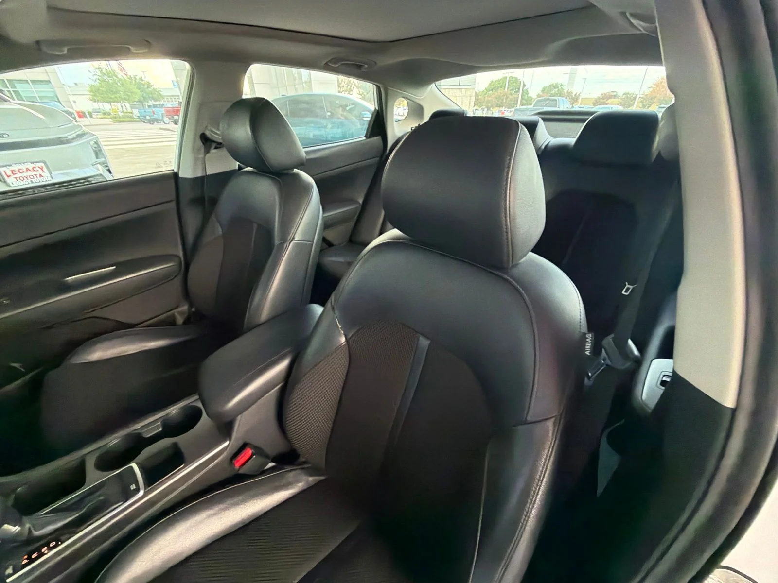 Used 2019 White Kia S image 10