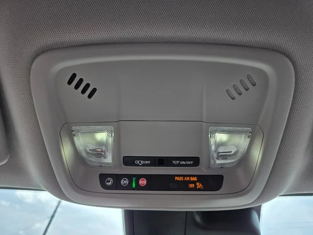 Used 2022 White Chevrolet LT image 27