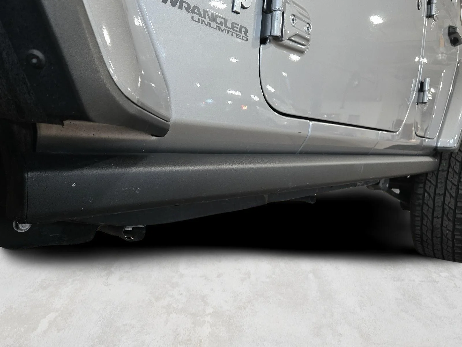 Used 2020 Billet Silver Metallic Jeep Sahara image 50
