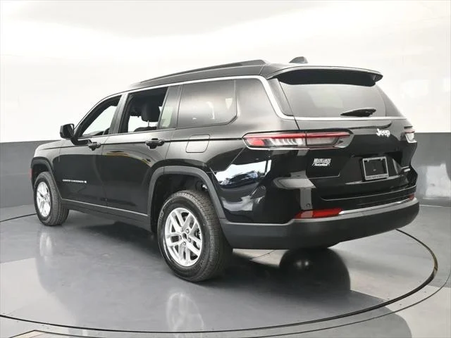 New 2026 Diamond Black Crystal Pearl-Coat Exterior Paint Jeep Laredo image 3