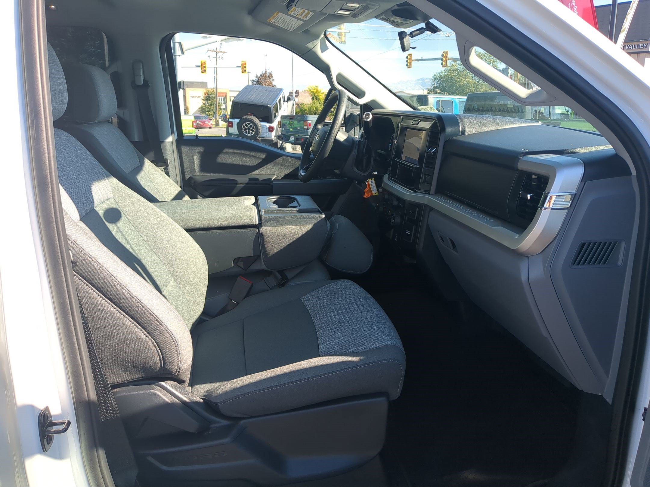 Used 2025 Oxford White Ford XLT image 30