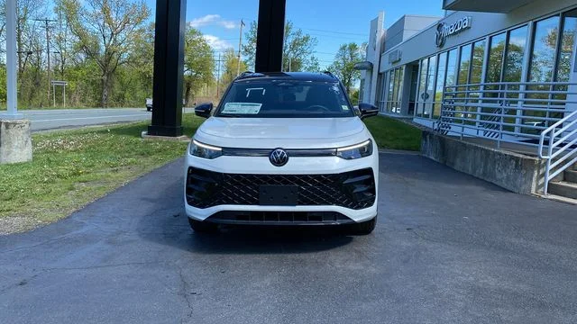 New 2026 White/off-white Volkswagen 2.0T SE R-Line Black image 2