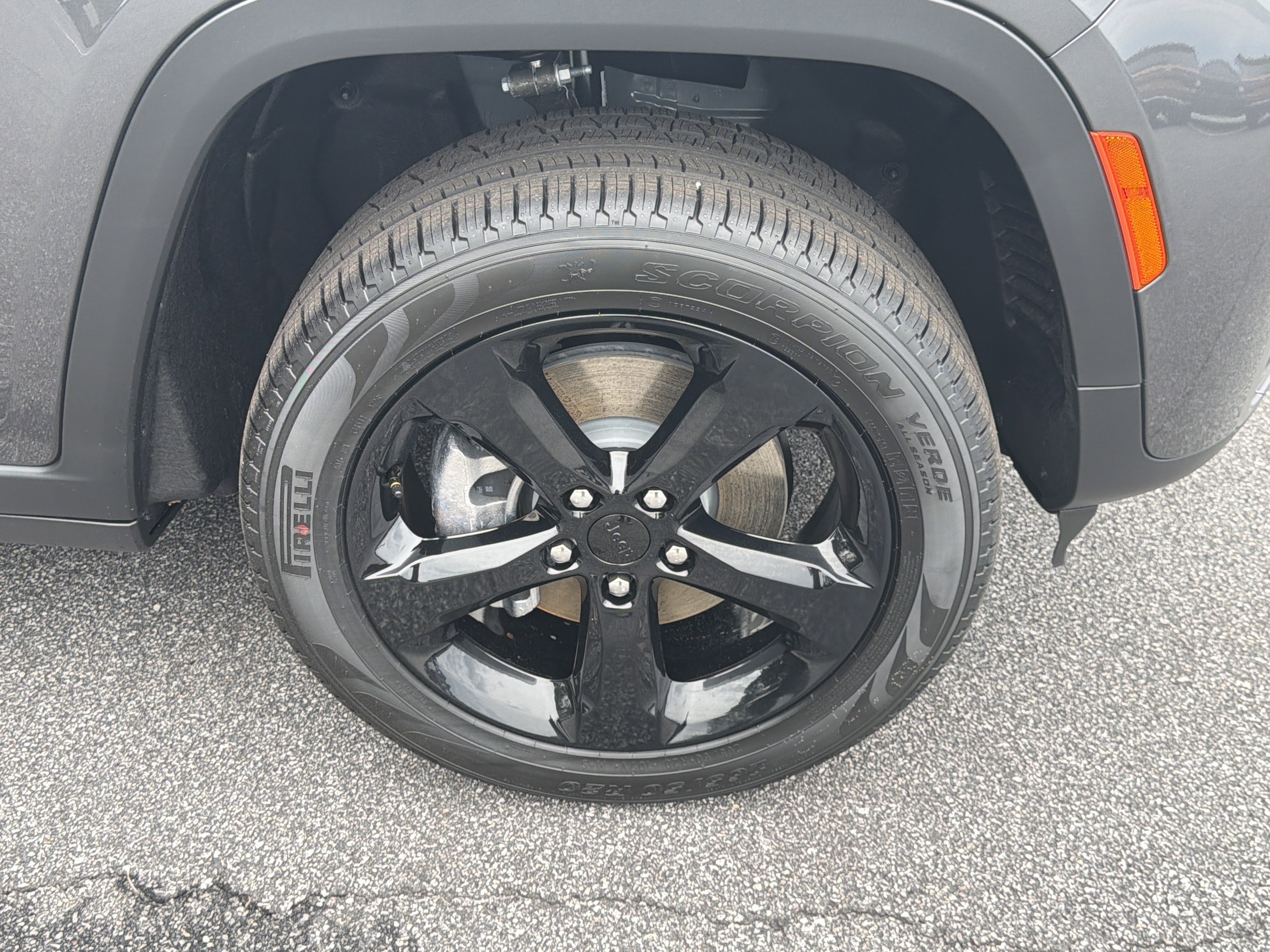 New 2026 Baltic Gray Metallic Clear-Coat Exterior Paint Jeep Limited image 14