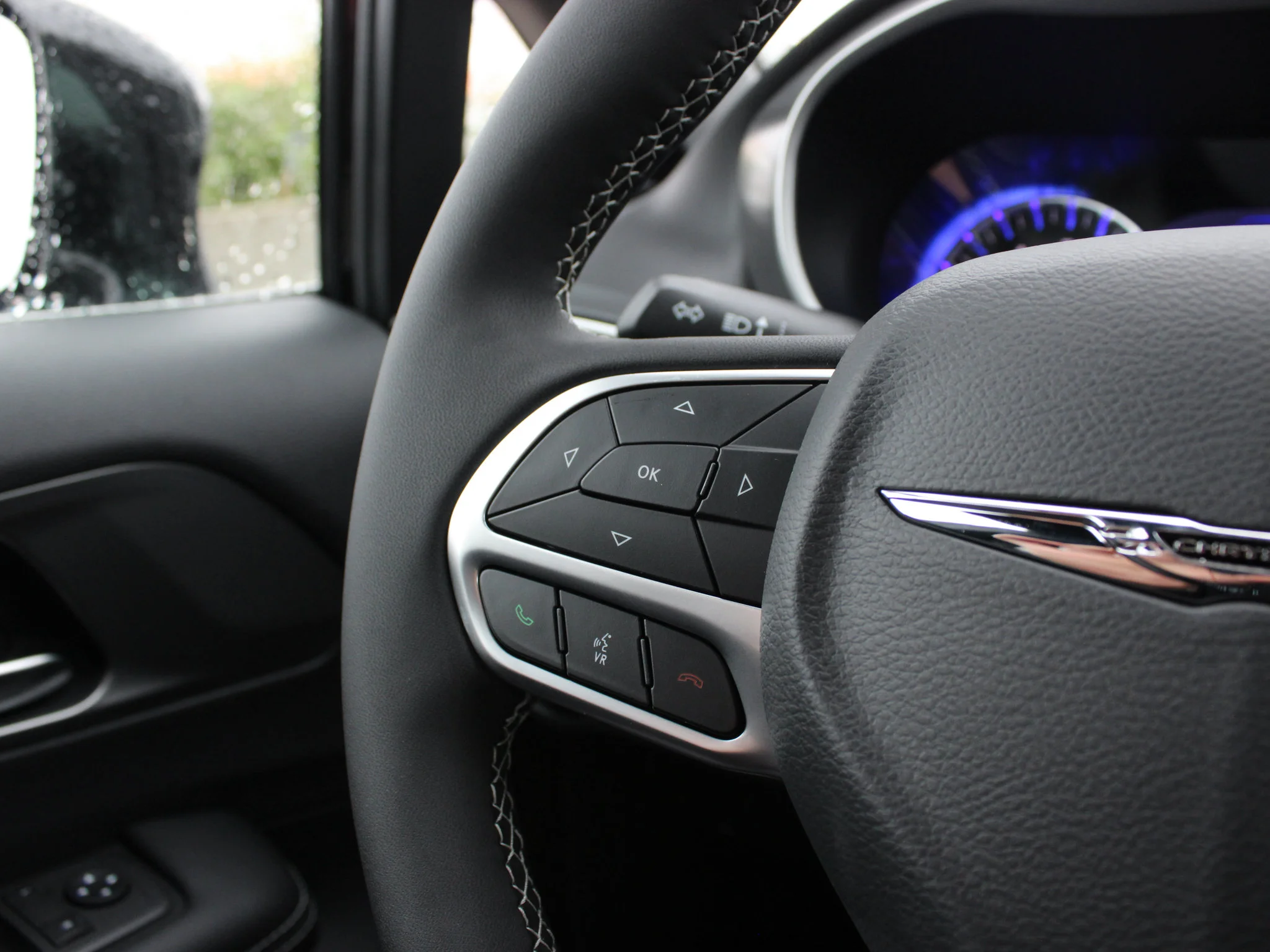 Used 2025 Black Chrysler SXT*, Heated Leather, Remote Start, Apple CarPlay image 16