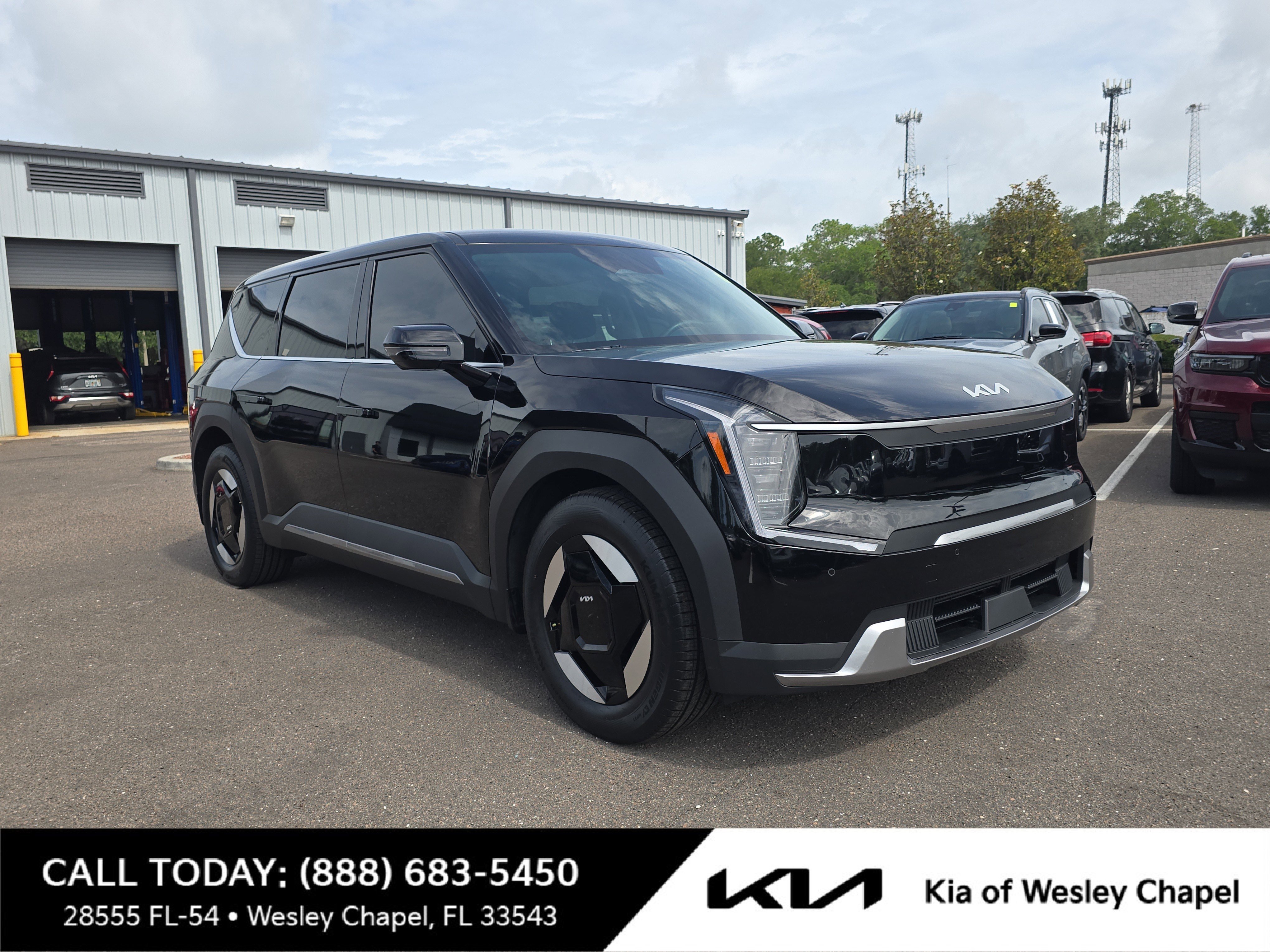 2024 Kia EV9 Light L/R's photo