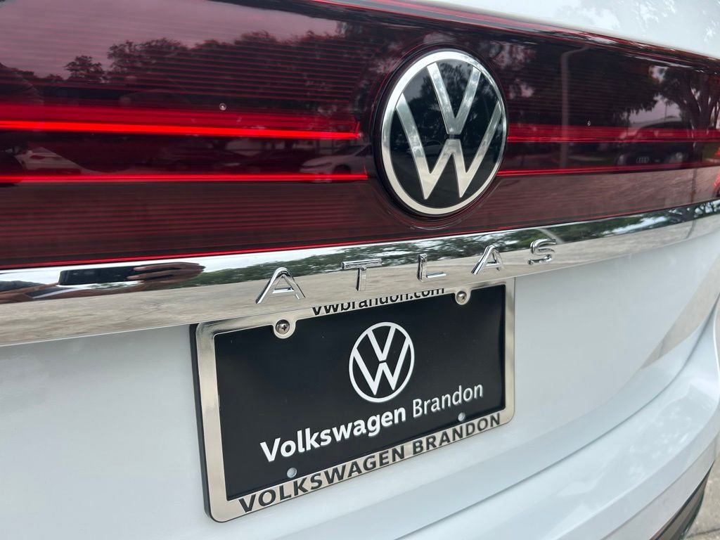New 2026 White/off-white Volkswagen SE w/Technology image 28