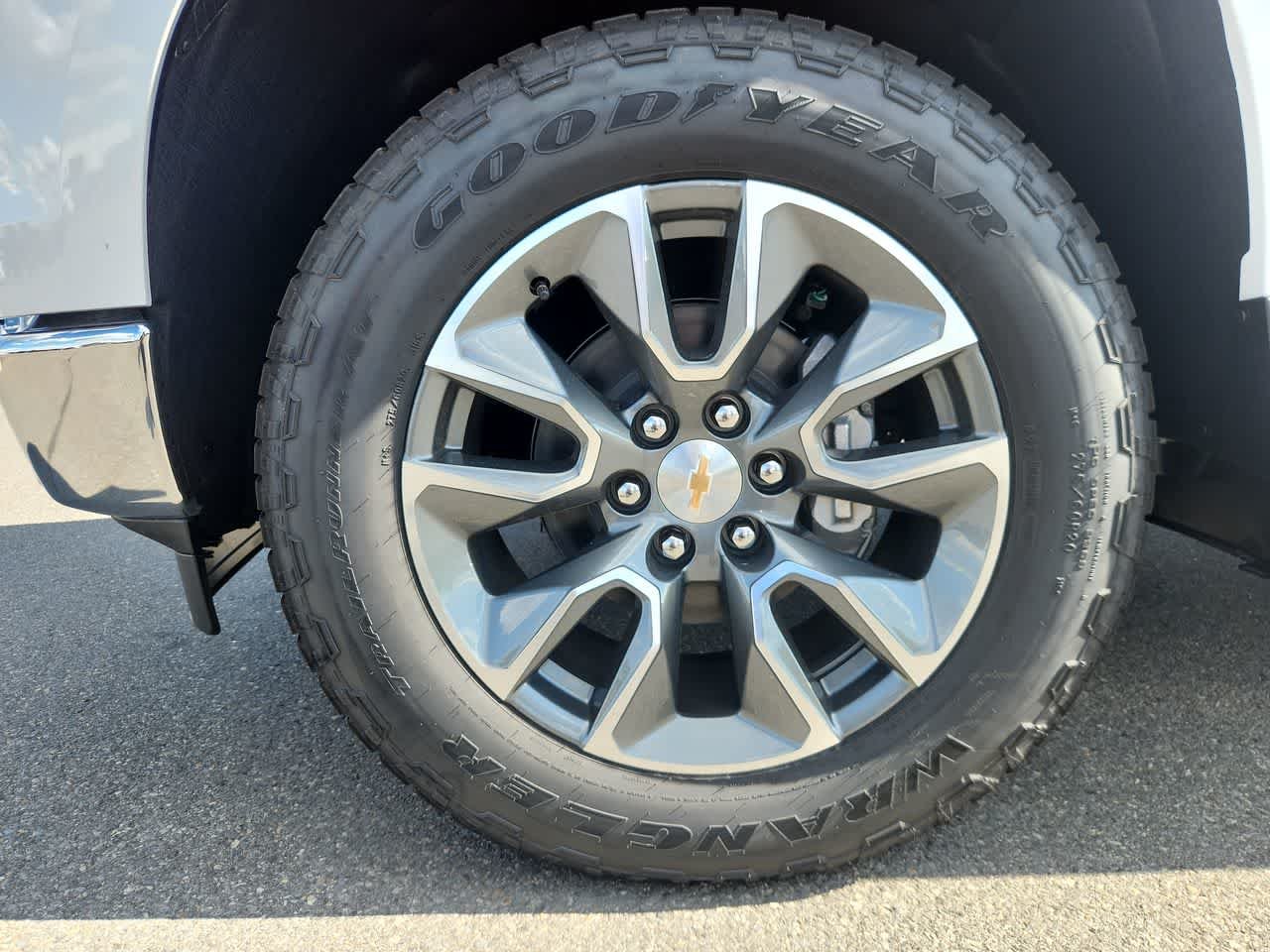 New 2026 Summit White Chevrolet LT (2FL) image 10